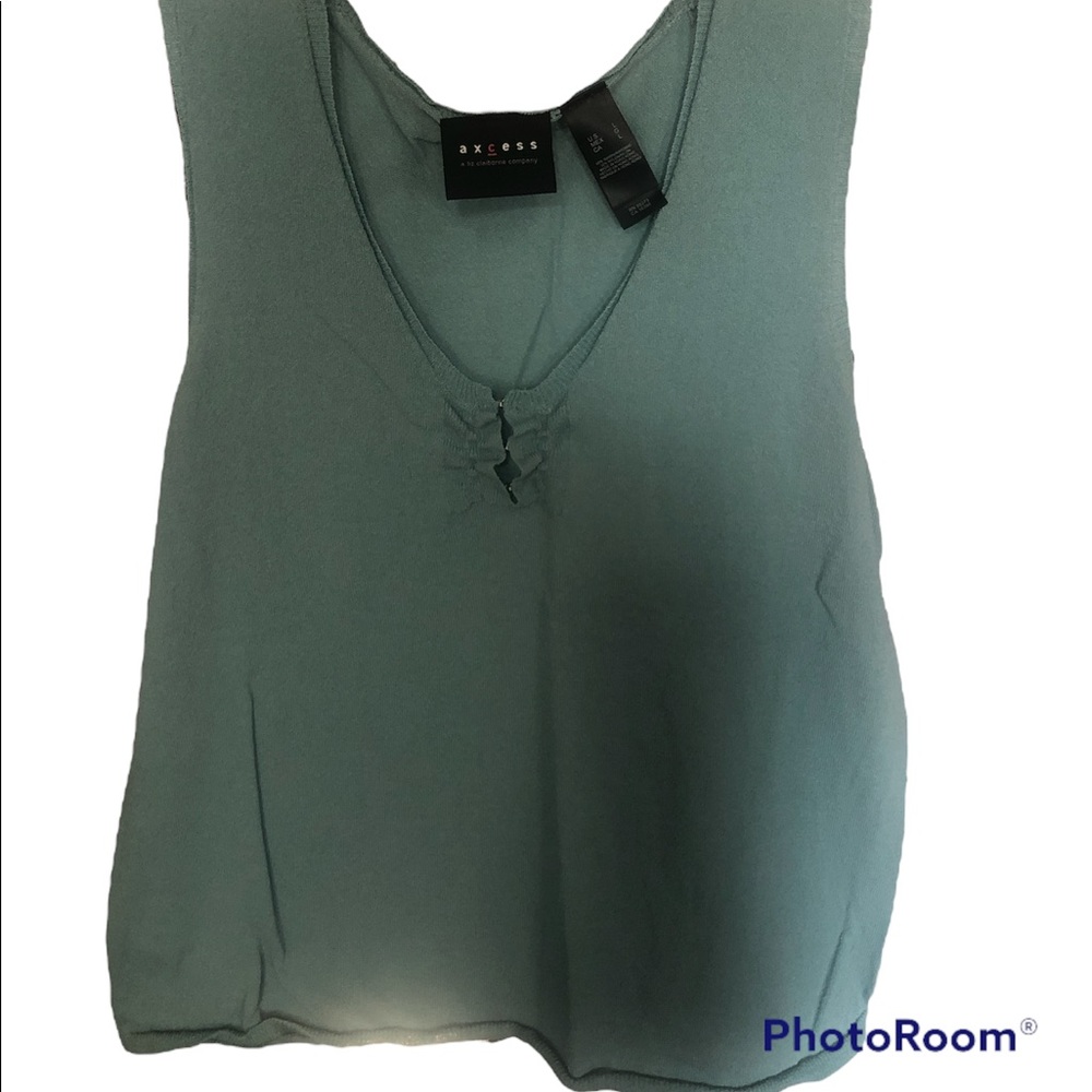 Axcess (Liz Claiborne) sleeveless knit top with eyelet closer detail.  EUC, SZ L